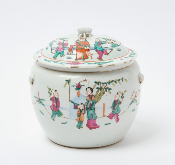 Chinese Porcelain Pot