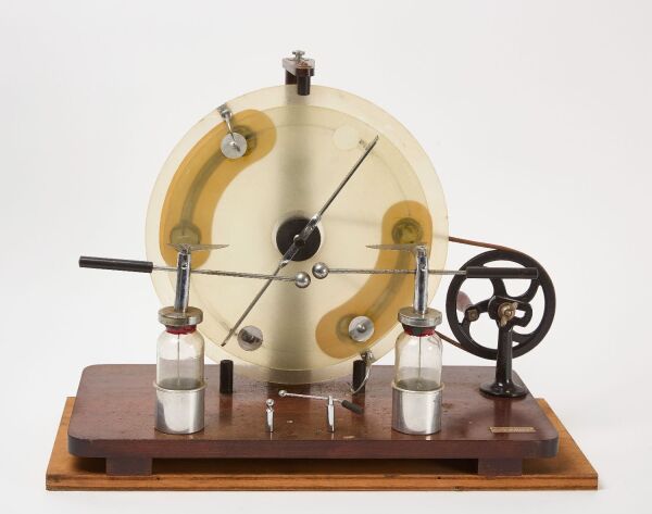 Toepler-Holtz Electrostatic Machine