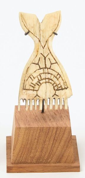Early Whale Tail Comb