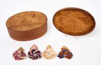 Shaker Storage Box with Four Pen Wipe Dolls - 8