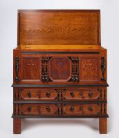 Wallace Nutting 'Connecticut Sunflower' Chest - 4